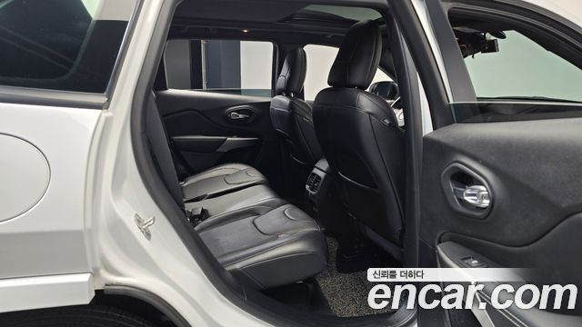 Jeep Cherokee 2021 — photo 12