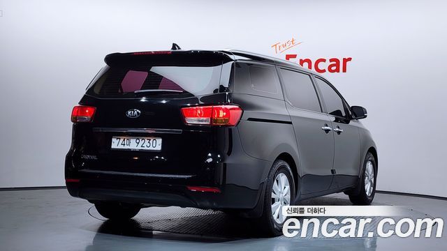 Kia Canival 2017 — photo 2