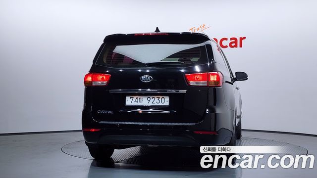Kia Canival 2017 — photo 4