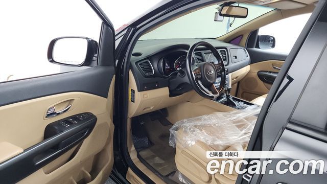 Kia Canival 2017 — photo 11