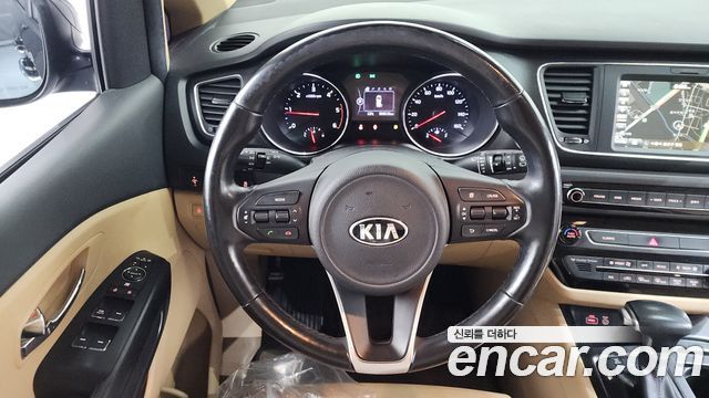 Kia Canival 2017 — photo 13
