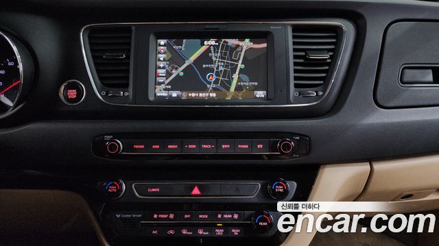 Kia Canival 2017 — photo 16