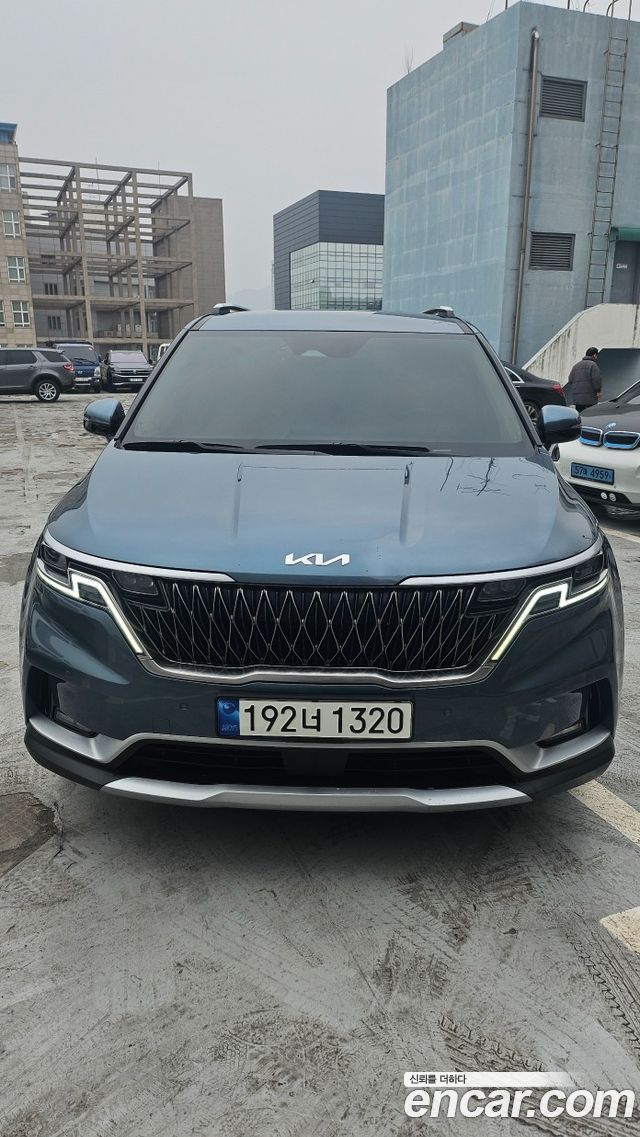 Kia Canival 2023 — photo 3