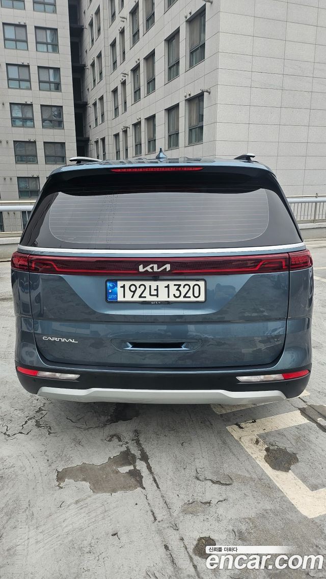 Kia Canival 2023 — photo 4