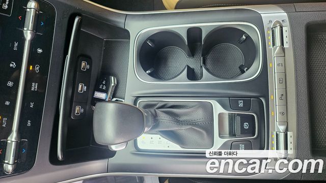 Kia Canival 2023 — photo 9