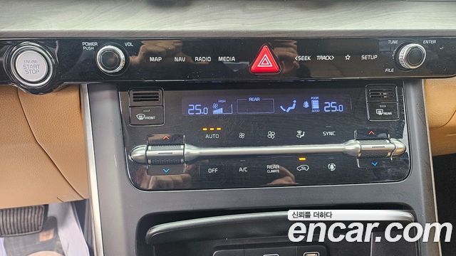 Kia Canival 2023 — photo 11