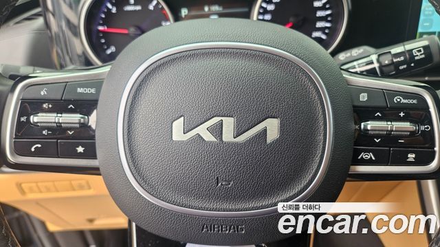 Kia Canival 2023 — photo 13