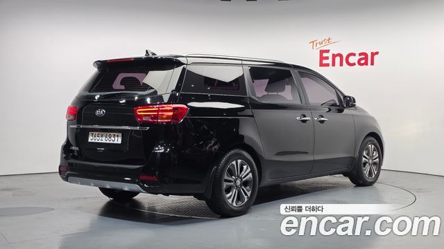 Kia Canival 2020 — photo 2