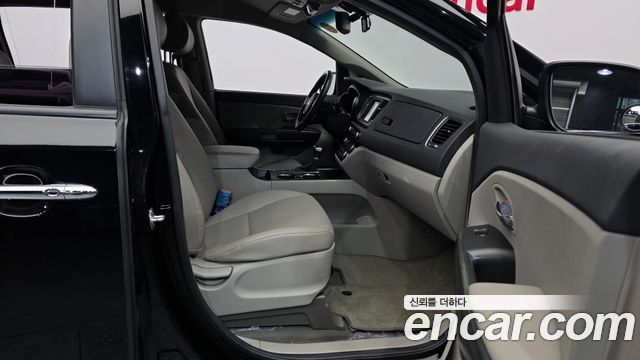 Kia Canival 2020 — photo 11
