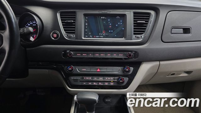 Kia Canival 2020 — photo 15