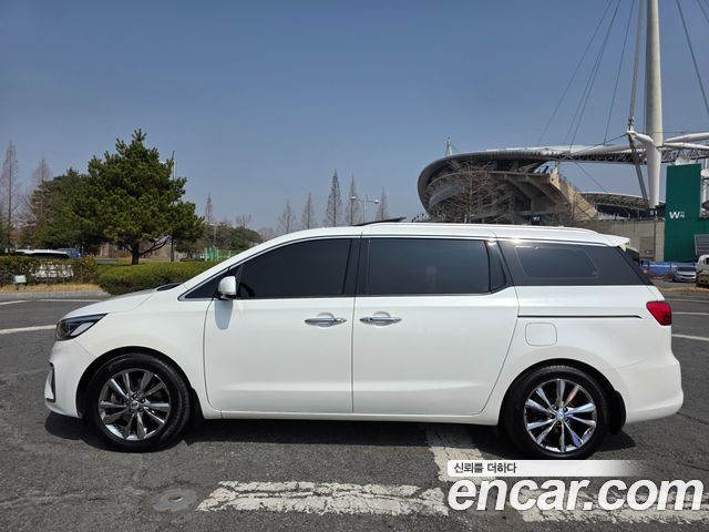Kia Canival 2019 — photo 4