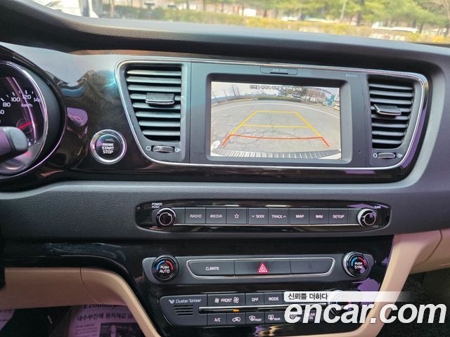 Kia Canival 2019 — photo 14