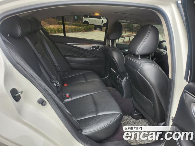 Infiniti Q50 2016 — photo 10