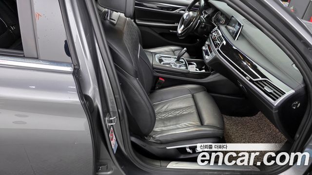BMW 7-Series 2017 — photo 12