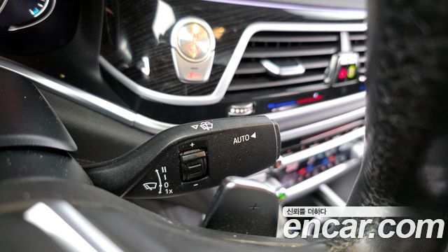 BMW 7-Series 2017 — photo 14