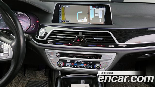 BMW 7-Series 2017 — photo 16