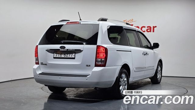 Kia Canival 2012 — photo 2