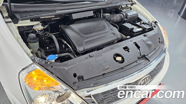 Kia Canival 2012 — photo 6