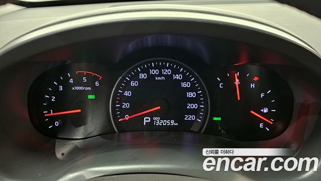Kia Canival 2012 — photo 8