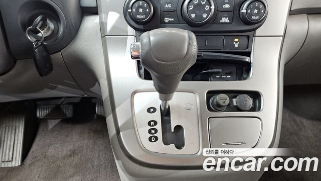 Kia Canival 2012 — photo 9