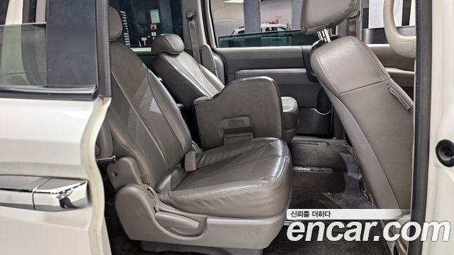 Kia Canival 2012 — photo 12