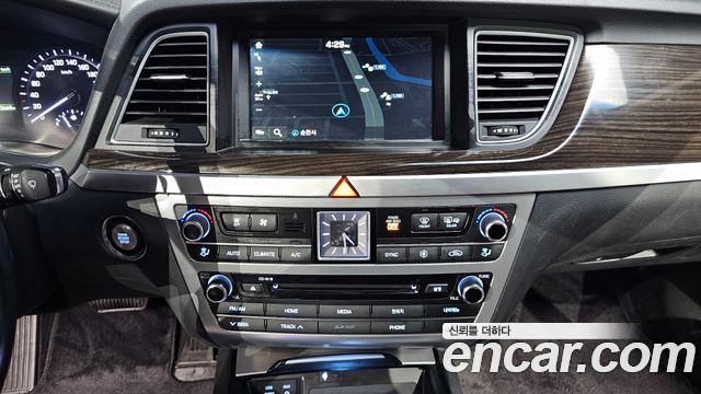 Genesis G80 2018 — photo 13