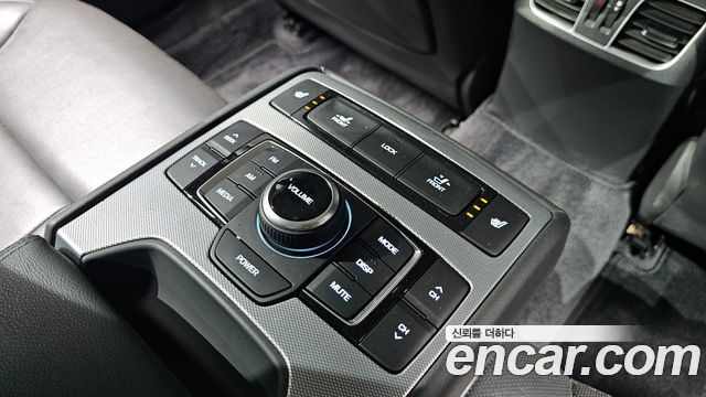 Genesis G80 2018 — photo 18