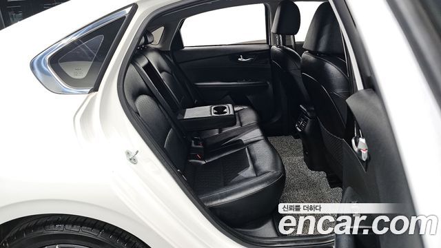 Kia K3 2022 — photo 11