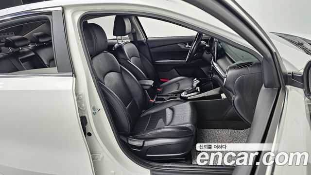 Kia K3 2022 — photo 12