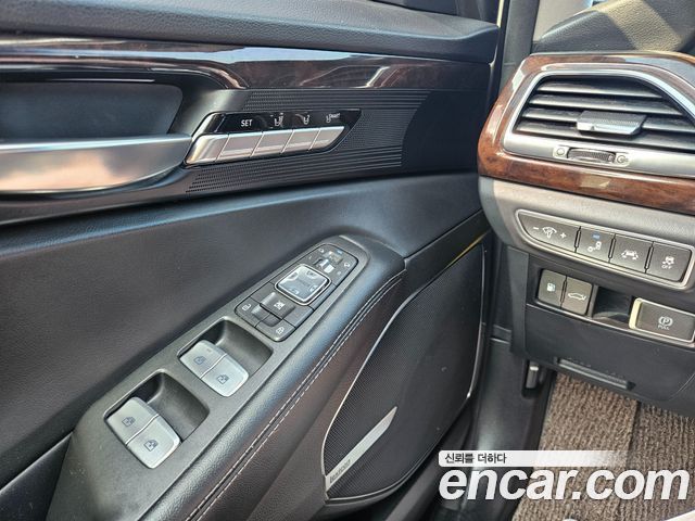 Genesis EQ900 2017 — photo 12