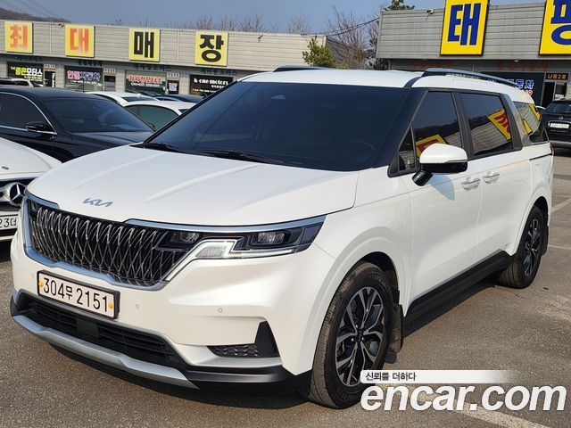 Kia Canival 2023 — photo 3