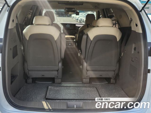 Kia Canival 2023 — photo 5