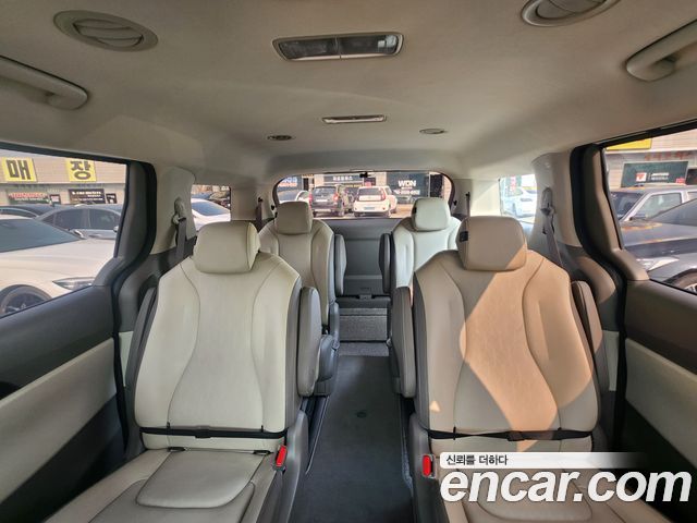 Kia Canival 2023 — photo 9