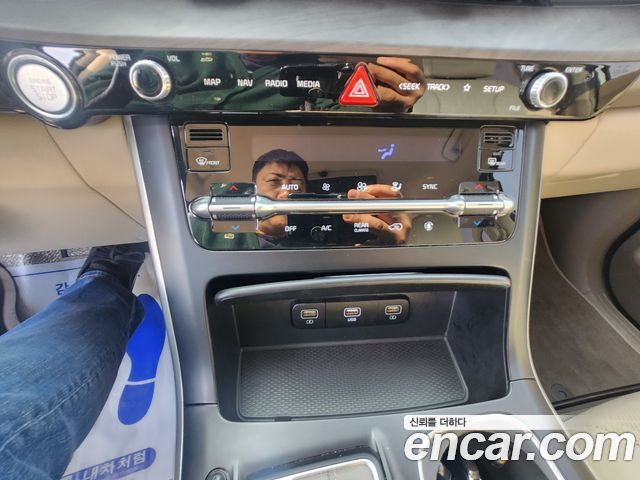 Kia Canival 2023 — photo 16