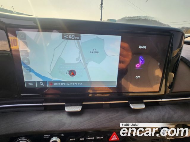 Kia Canival 2023 — photo 17