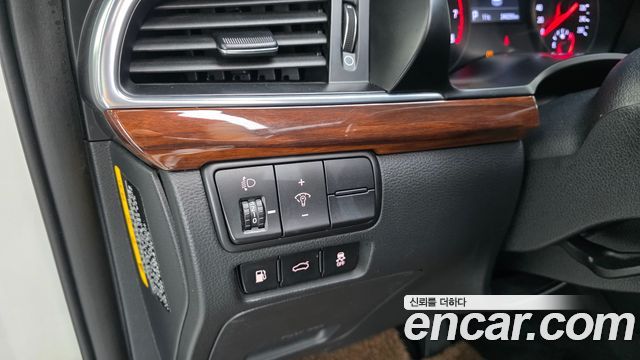 Kia K7 2017 — photo 13
