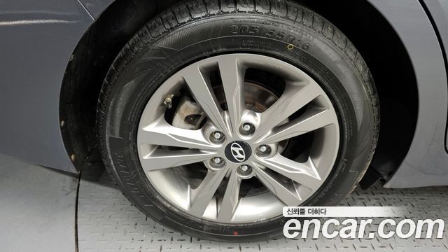 Hyundai AVANTE 2016 — photo 5