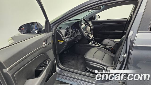 Hyundai AVANTE 2016 — photo 10