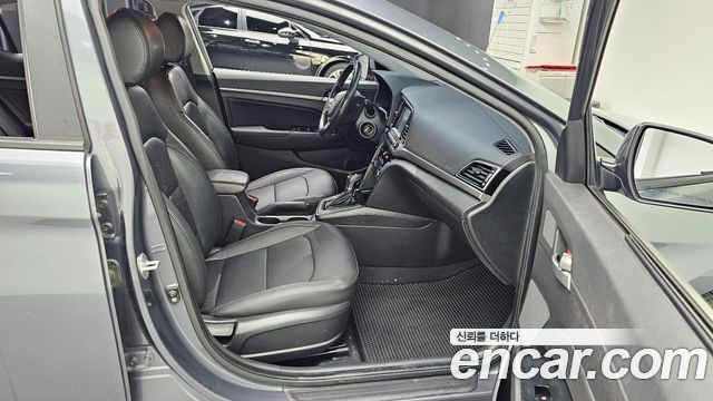 Hyundai AVANTE 2016 — photo 11