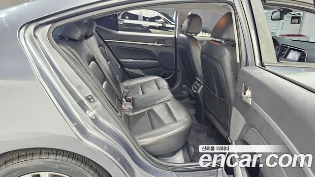 Hyundai AVANTE 2016 — photo 12