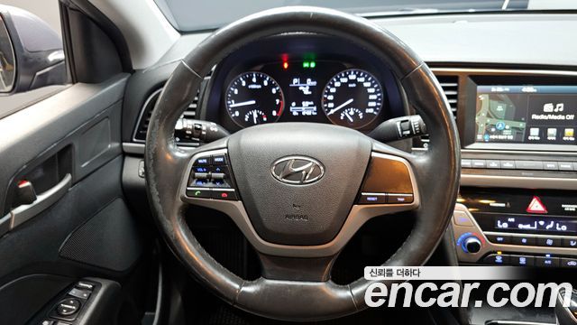 Hyundai AVANTE 2016 — photo 13