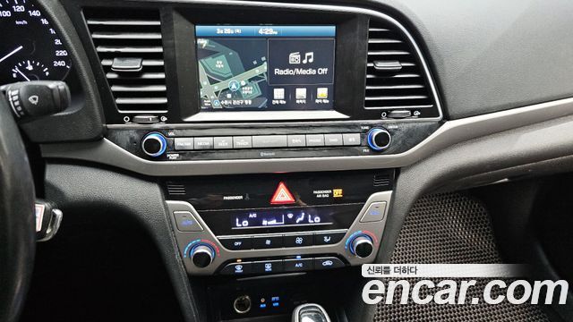 Hyundai AVANTE 2016 — photo 14