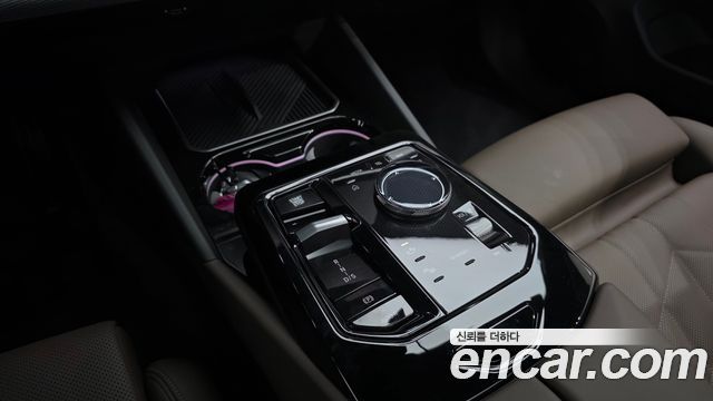 BMW 5-Series 2025 — photo 9