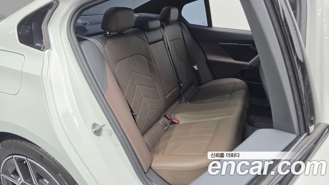 BMW 5-Series 2025 — photo 12