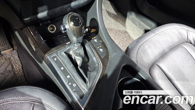 Kia K5 2011 — photo 9