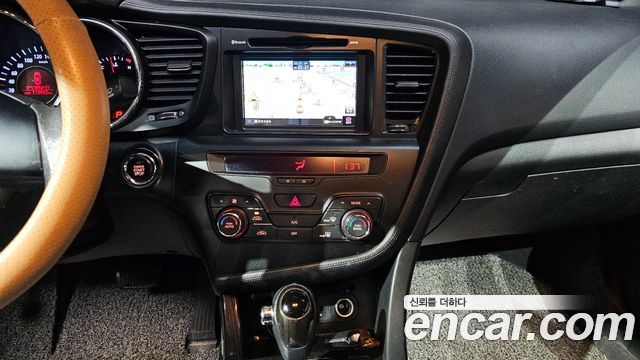Kia K5 2011 — photo 15