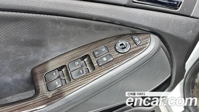 Kia K5 2011 — photo 17