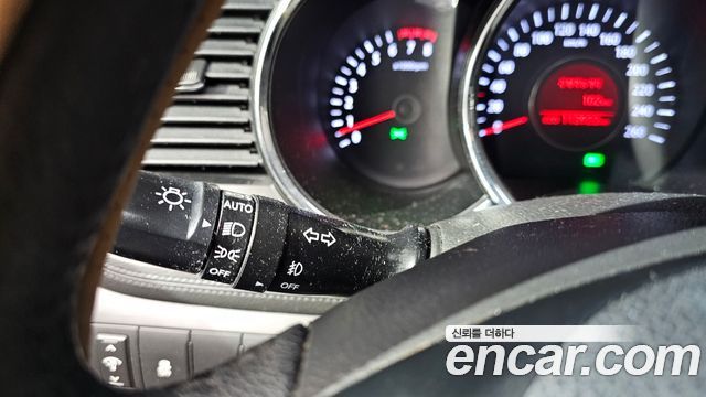 Kia K5 2011 — photo 18