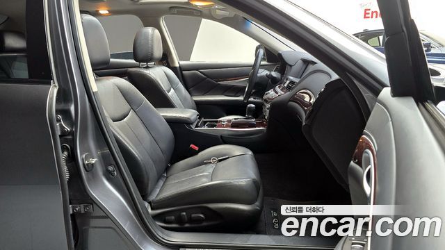 Infiniti Q70 2015 — photo 10
