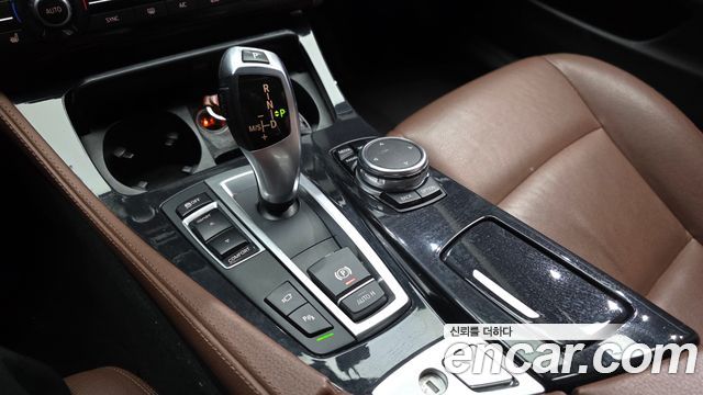 BMW 5-Series 2016 — photo 9
